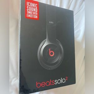 NWT Beats Solo 2 by Dr. Dre wired headphone 
Brand new never opened